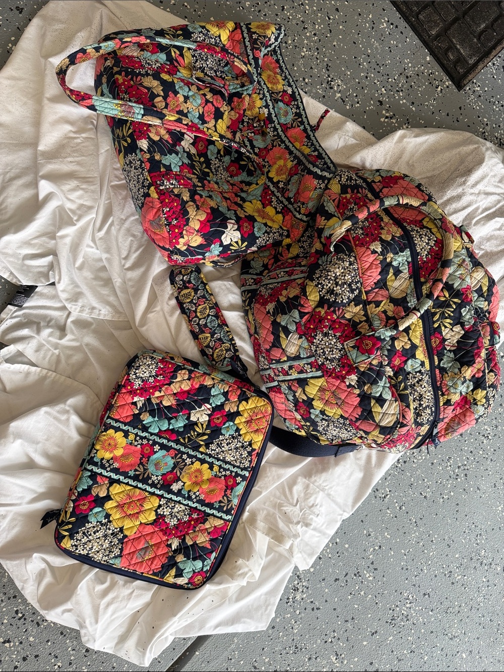 Vera Bradley Quilted Floral Travel Bag, Medium Bag, - Laptop bag.. 3 great bags